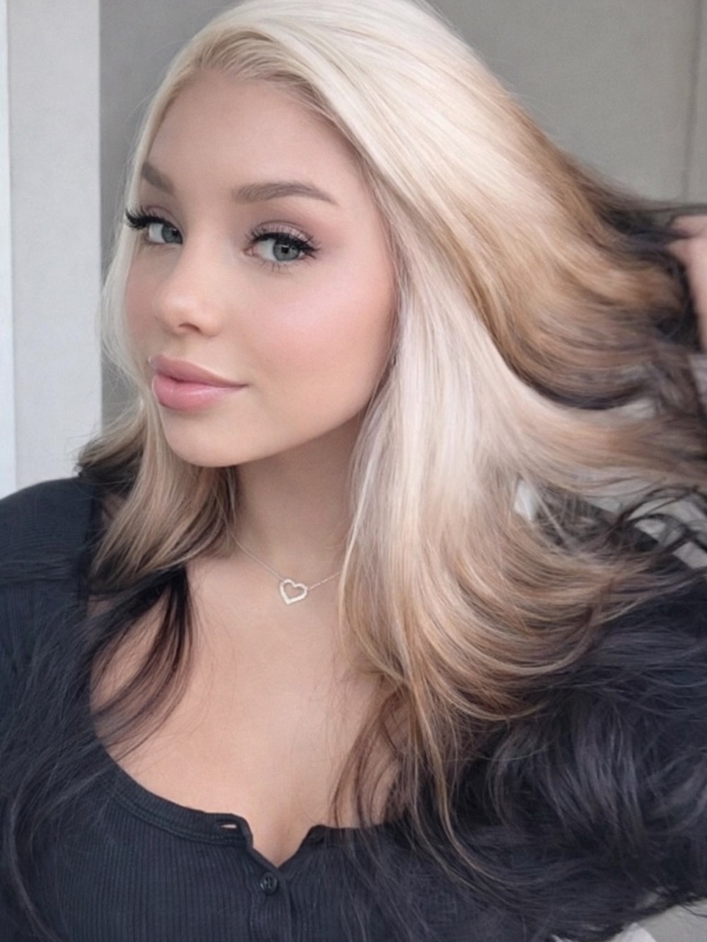 Platinum synthetic Blonde with Dark Brown Shadow Root Women Hair Wig/Extensions